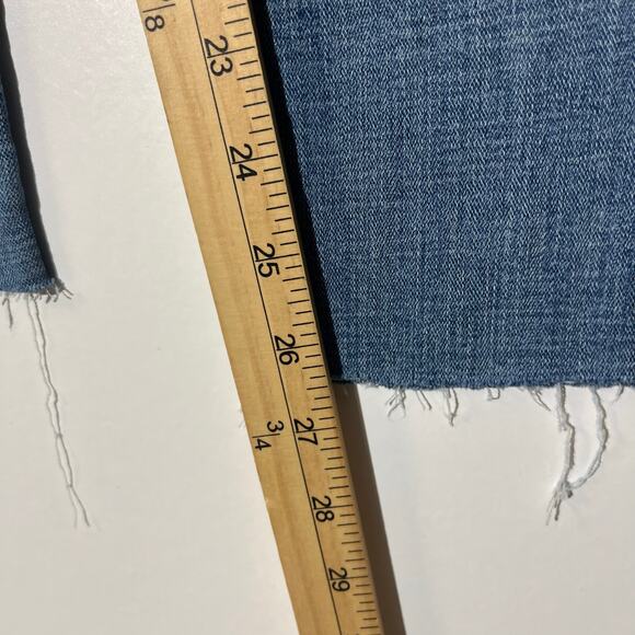 Levi’s Slimming Straight Light Washed Blue Casual Denim Jeans Women’s Size 30 - Picture 6 of 7